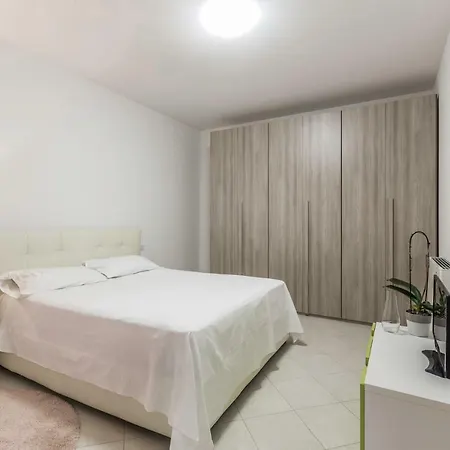 Apartment Freud 8, By Short Holidays