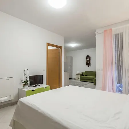 Freud 8, By Short Holidays Apartment