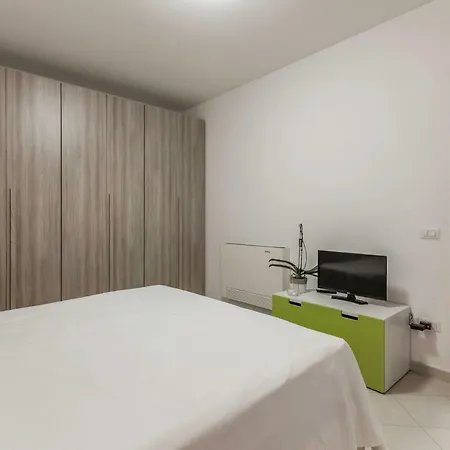 Freud 8, By Short Holidays Apartment