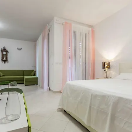Freud 8, By Short Holidays Apartment